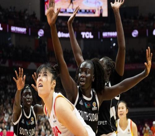 女籃10分險勝南蘇丹，3人滿分3人不及格，宮魯鳴做對了兩個選擇