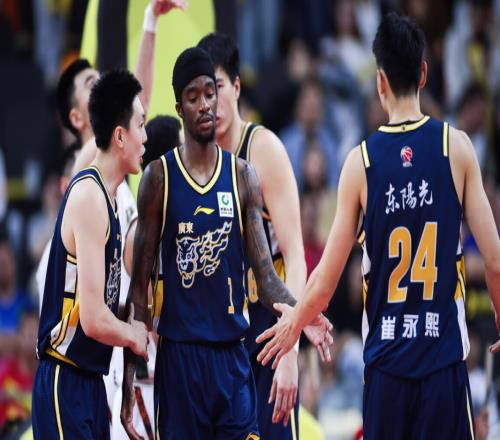 破案！第3節追到差9分，杜鋒卻撤下薩姆納的原因找到，奎因要背鍋