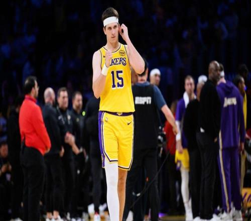 搞笑，湖人隊里夫斯解釋為何在比賽最后時刻對著籃球說“我愛你”