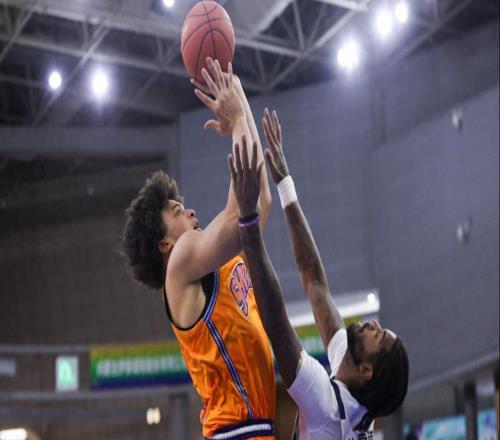 CBA排名太亂了！上海7連勝第一太穩，北京逼停山東，遼寧漸入佳境