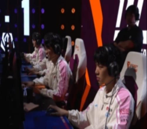 先鋒賽：心態(tài)良好，Viper被線(xiàn)殺后BLG下路雙人依然面帶笑容