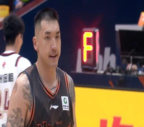 同樣是慘敗，邱彪的道歉讓人恨不起來，杜鋒卻在甩完鍋后到處開會(huì)