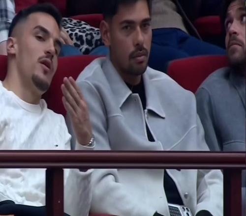 足籃聯動，泰山隊7名球員現場為山東高速男籃加油助威