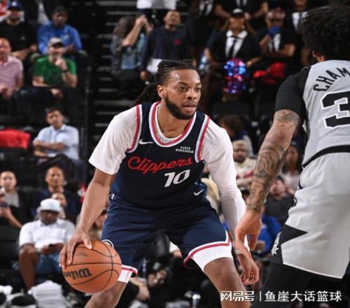 馬刺險勝！文班21+13創紀錄，加蘭25+10犯錯，福克斯18+6米勒爆發