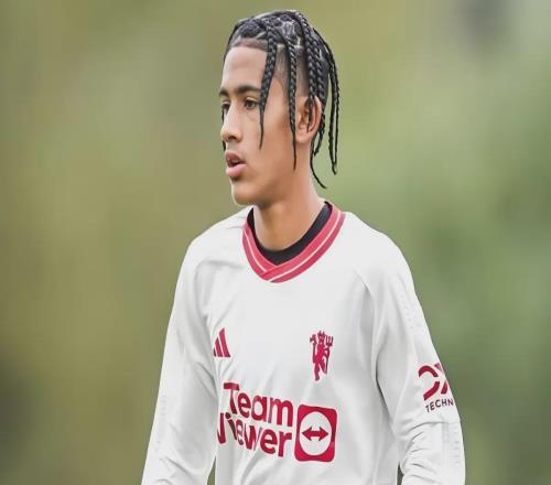 傳奇退場！15歲天才頂上空缺曼聯兩代希望錯位，藏著怎樣的未來