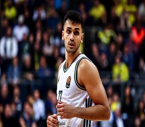 首秀表現(xiàn)慘不忍睹，內(nèi)線新援想要在勇士站穩(wěn)腳跟似乎并不容易