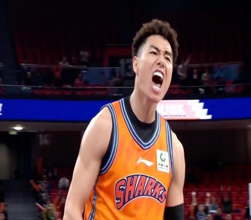 半場70分！上海男籃主場15連勝！