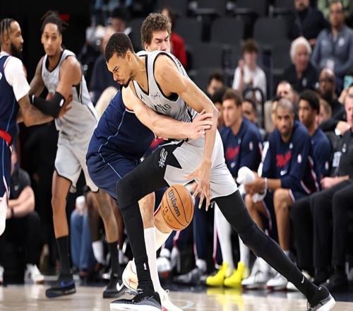 被馬刺各種打爆，快船內線老將的弱點接下來可能會被進一步放大