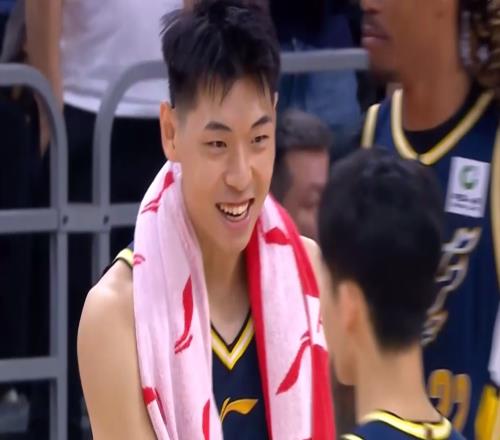 杜鋒做對決定！棄用3將激活最強(qiáng)崔永熙徐杰，廣東22分復(fù)仇新疆