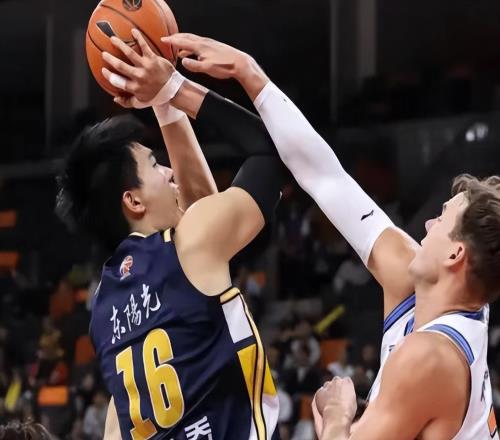 隨著廣東復(fù)仇新疆，山西5分險勝，CBA最新排名出爐！廣東排第3