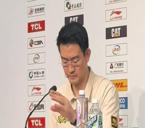 勝吉林采訪！王博強調第三節調整+曝卡爾頓有傷，胡金秋談傷情！