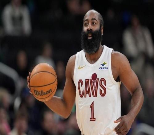 騎士險勝雄鹿后！要點名表揚2人，也暴露3問題，1人末節(jié)反彈救贖