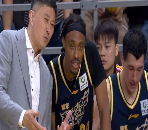 恭喜杜鋒！廣東第一中鋒打成大腿，朱芳雨為他裁掉薩林杰