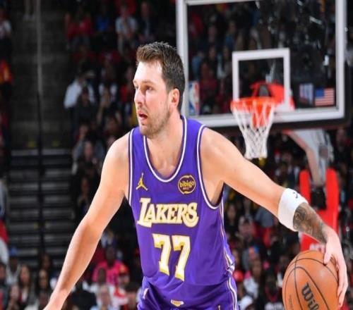 詹姆斯14中13轟30分湖人擊潰火箭！東契奇40+9+10，火箭短板明顯