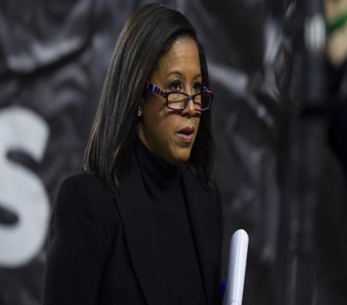 湖人隊詹姆斯狂砍30分帶隊大勝火箭隊后向老記者致敬，引發關注