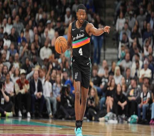 在马刺队大胜老东家后,福克斯回顾了他在国王队的时光