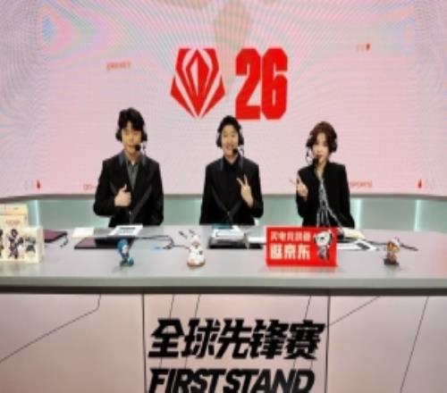 乘風(fēng)兒曬解說臺照片：先鋒賽！啟動！BLG加油！