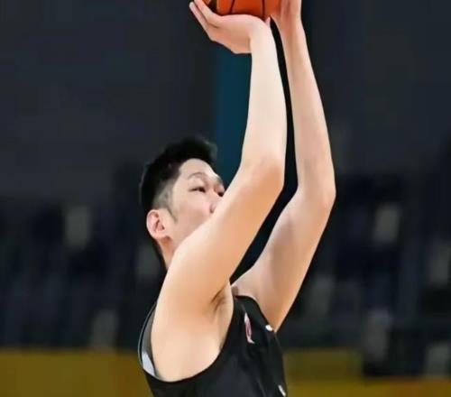 真敬業(yè)！胡金秋拉傷仍堅(jiān)持出戰(zhàn)，仍在保持完美輸出！