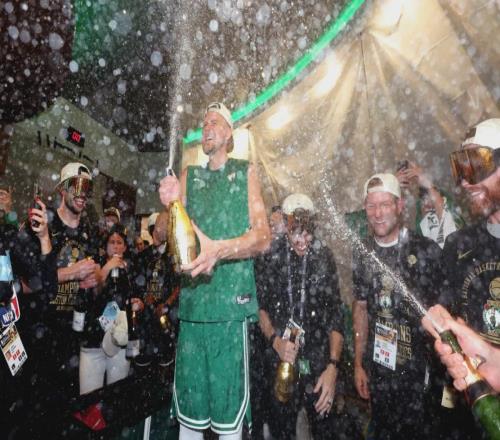 1換2！退賽不打！總冠軍中鋒廢了