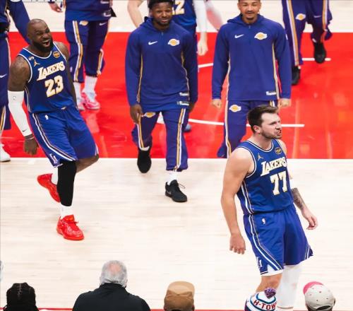 別被8連勝騙了！東契奇背靠背轟100分：湖人背后全是危機