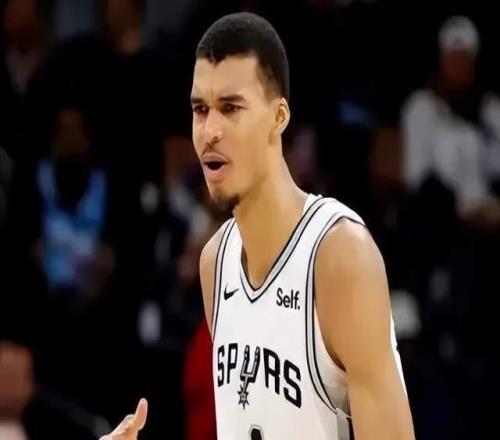 绝杀!马刺锁定季后赛,文班34+12,杰伦格林20中7,西部格局已定