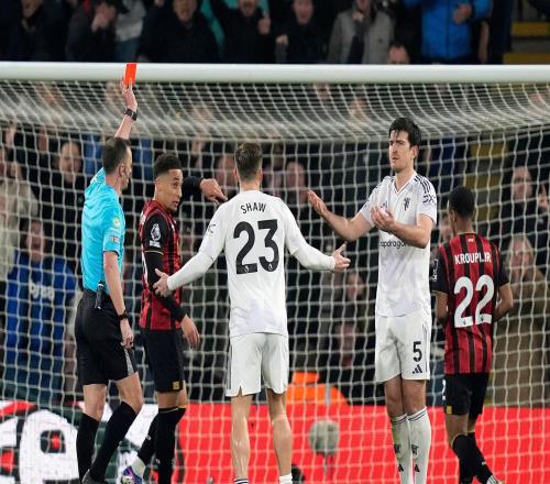 馬奎爾被判紅點(diǎn)套餐，英超官方：此次犯規(guī)全程未嘗試拼搶皮球