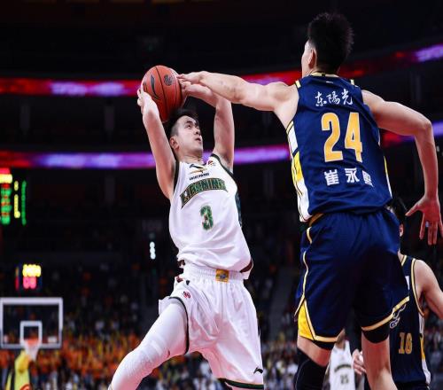 接班郭艾倫遼籃后衛(wèi)4場上雙，楊鳴看走眼，趙繼偉23分變成庫里