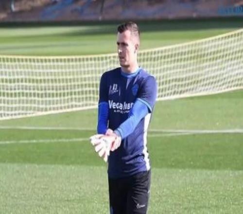 每體：佩尼亞已失去埃爾切首發門將位置，夏窗將返回巴薩