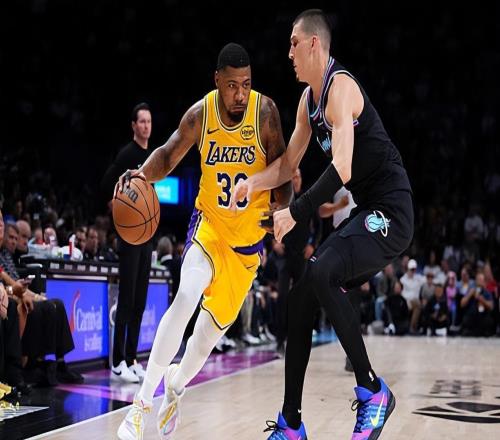 手感平平又如何！湖人后場大將通過造犯規罰球又拿到了不少分數