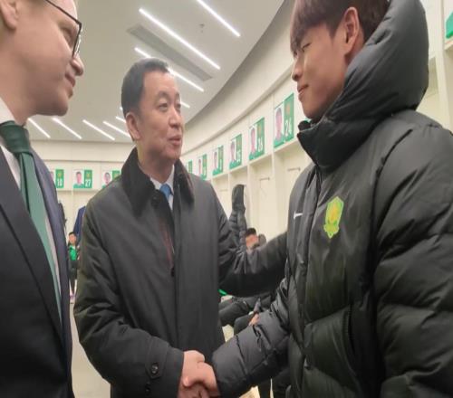 周金輝鼓勵鄧捷夫：后衛就是用失誤堆起來的