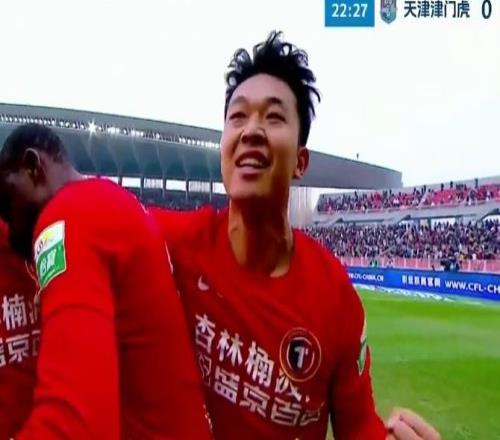 遼寧鐵人中超處子球！姆本扎兩連擊，全隊瘋狂慶祝，津門虎仍0球