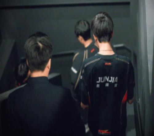 教練比你們走到早一點！LOL官推發文：JDG在2026先鋒賽的最后時刻