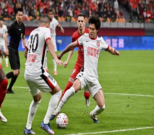 成都蓉城客場3比3戰平重慶銅梁龍！場內外高燃，中超需要“成渝德比”這樣的足球敘事