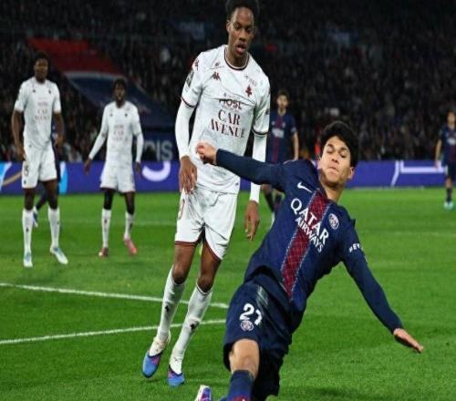 18歲零68天！前巴薩天才替補(bǔ)秒殺，一夜改寫(xiě)巴黎歷史