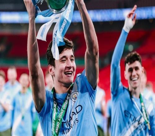 曼城生涯首冠，胡桑諾夫是首位奪得英聯(lián)杯冠軍的烏茲別克球員