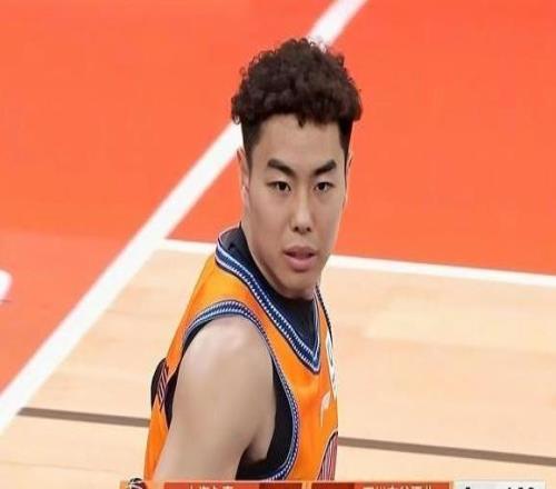 李弘權21分上海男籃11171四川男籃楊文學24分