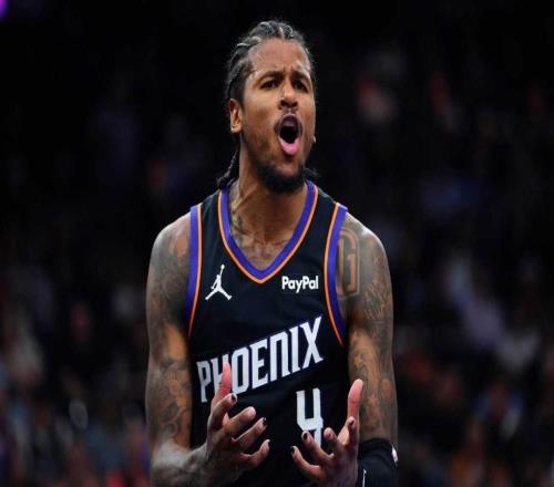 杰倫格林：雄鹿隊在末節對布克進行包夾時，太陽隊本應取勝的