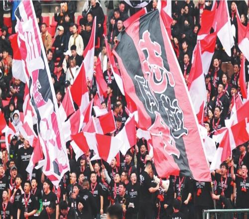 鐵西體育場成為激情的海洋