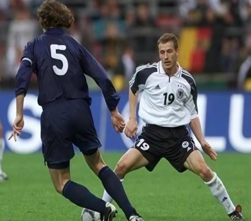 脾气火爆的德国金左脚,在多家俱乐部闹内讧,去了德国队照样惹事