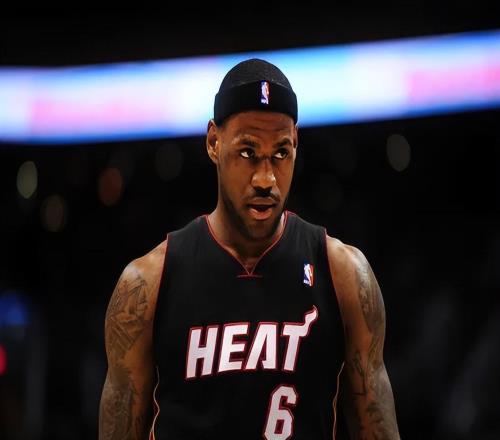 舍不得孩子套不著狼！10大降薪簽約球星：勇士?jī)扇松习駧?kù)里無(wú)緣