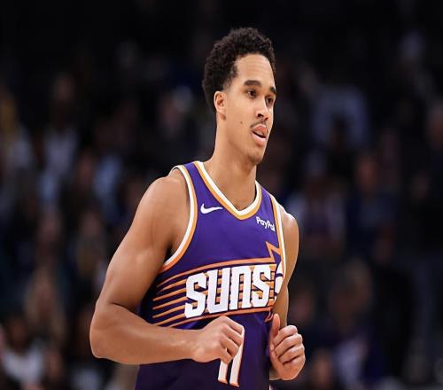 正在成長為全能型內線球員，他反而是太陽更合適的先發中鋒人選