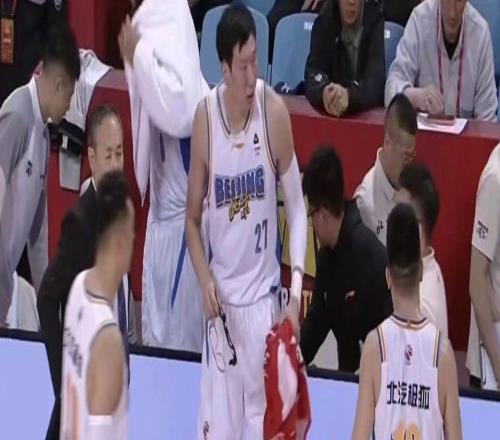 罰球8中0，周琦