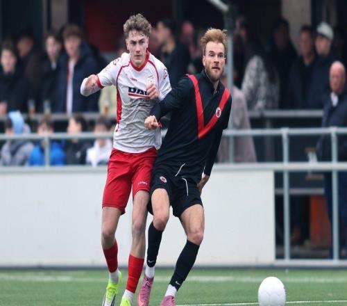 原成都外援提莫萊切特為荷丙球隊出場，他此前曾宣布退役