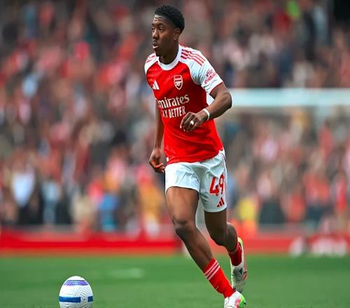 盧克肖接班人浮現(xiàn)！曼聯(lián)鎖定阿森納全能后衛(wèi)，槍手或?yàn)槠劫~放人