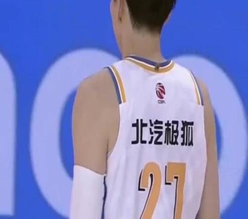 許利民：最后一攻球不應給周琦戰術布置是趙睿往上線突但他往底線