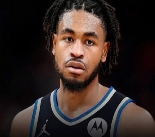 雄鹿裁掉卡梅倫托馬斯，數據刷子球員失寵，攻防兼備才是出路