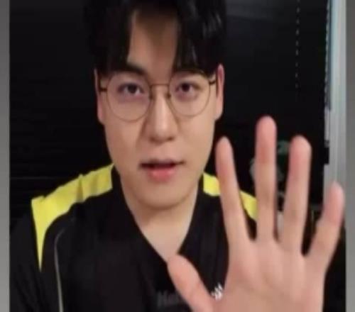 Gumayusi翻包：可愛萌寵鼠標墊+超大Gumayusi桌墊藍牙鼠標鍵盤等