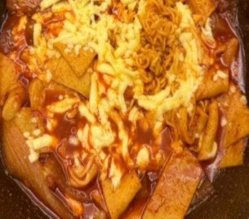 Tarzan曬照：運動完以后有金珍洪給做的炒年糕吃