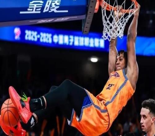 牛逼！14分26板4帽，廣東4內(nèi)線被他錘爆，付政浩給杜鋒提出一建議