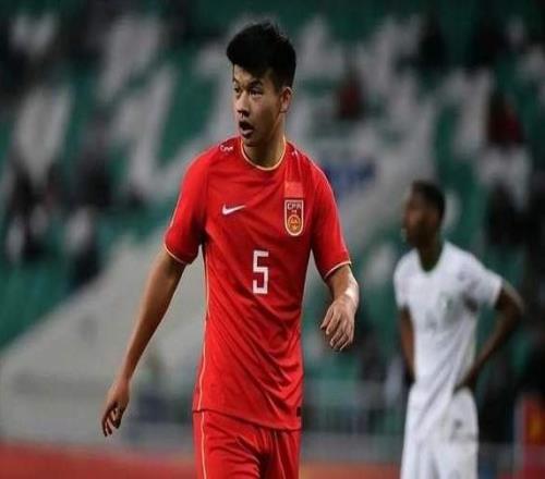 曼聯神鋒不來國足后防新星：不遺憾，先適應邵指導